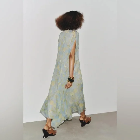 green emerald velvet dress ZARA. Short floral print dress. TM  Hibuy market
